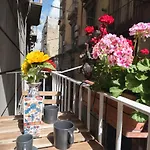Bobbò House III, a balcony in the heart of Naples