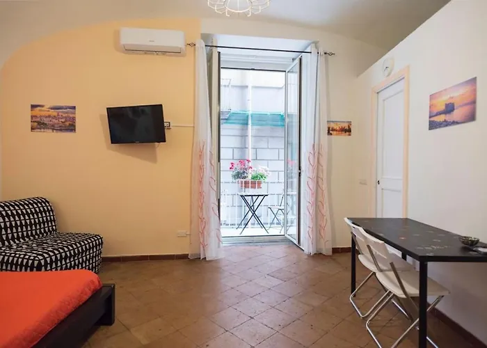 Bobbò House III, a balcony in the heart of Naples